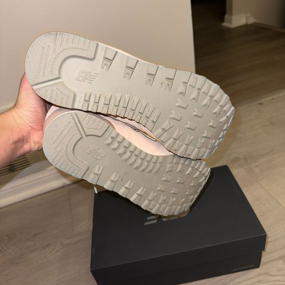 Brand New in Box, New Blanace 574 light pink US size 9.5 (fit like a NB 10) - Picture 2 of 4